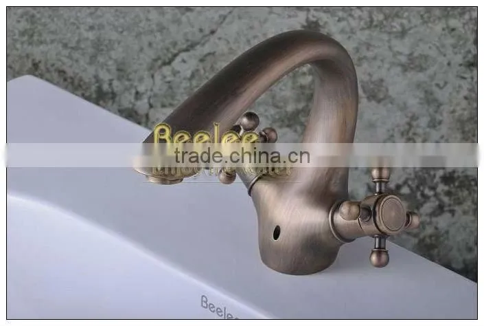 Two Handles Single Hole Antique Brass Basin Faucet QH1751