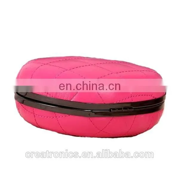 CR low MOQ requirements shining quilted griddings pu surface heart-shaped long chian black best selling new coin bag