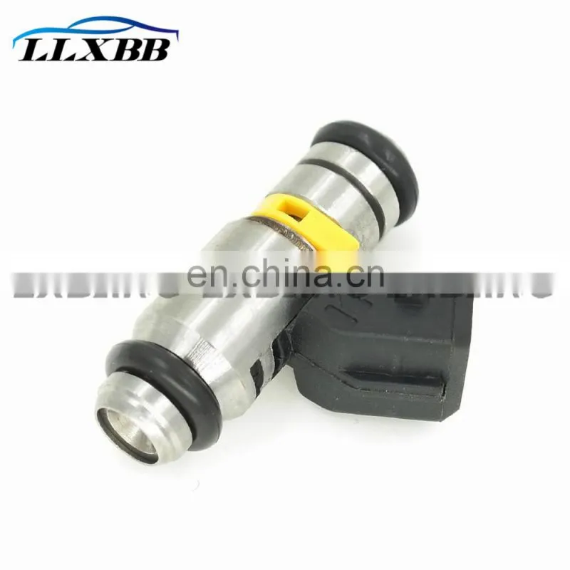 Original Fuel Injector Injection Nozzle IWP113 For VW Gol Parati Polo Santana Gasolina 50100902