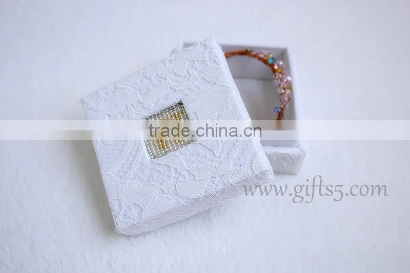 New arrival wholesale wedding jewelry gift boxes with beaded name plate of W