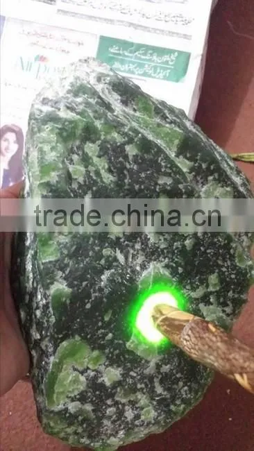 UNIQUE ROUGH NEPHRITE JADE