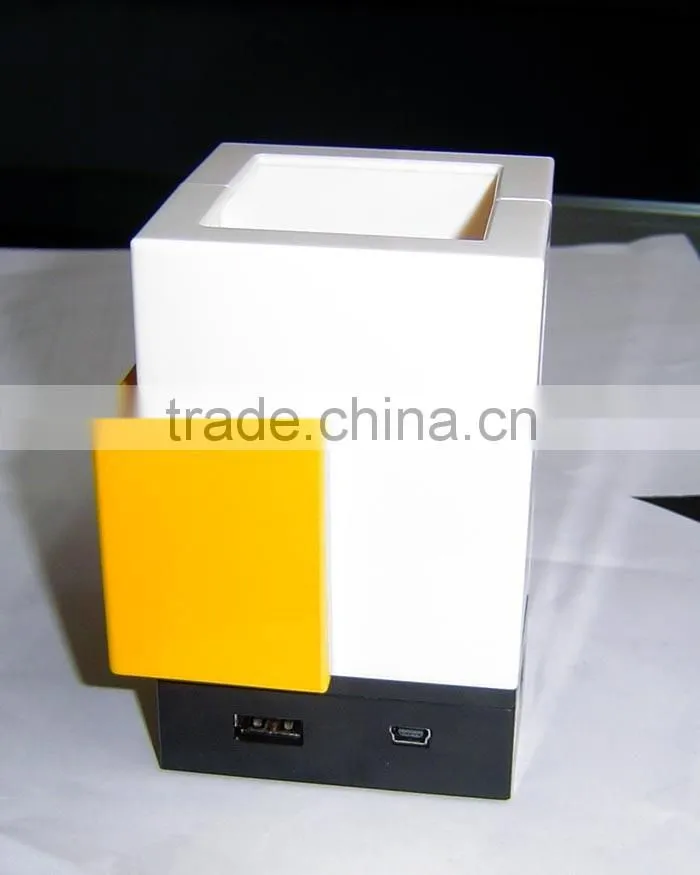 High Speed Mini 4 Port USB 2.0 Hub USB Port ON The Desk