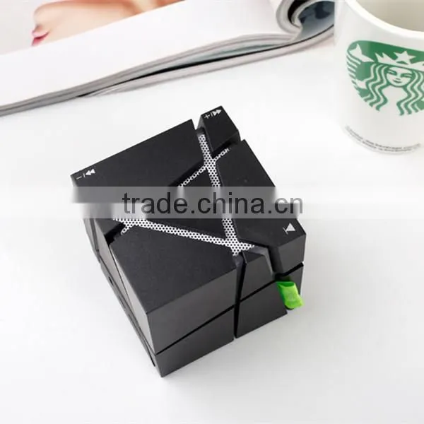 2015 Promotional Manufacturer Cube Bluetooth Speakers with LED Lights