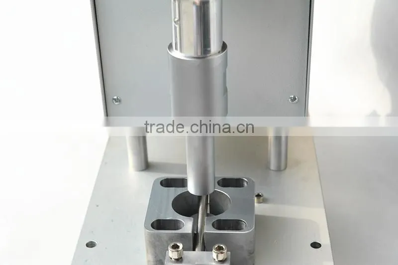 Ultrasonic stripper machine for mineral insulated cables