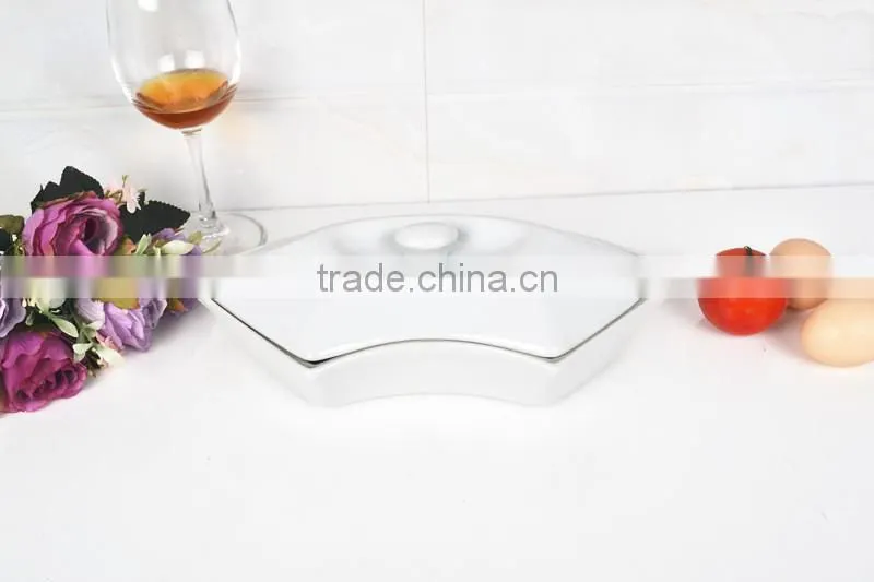 17.5" porcelain casserole pan with lid