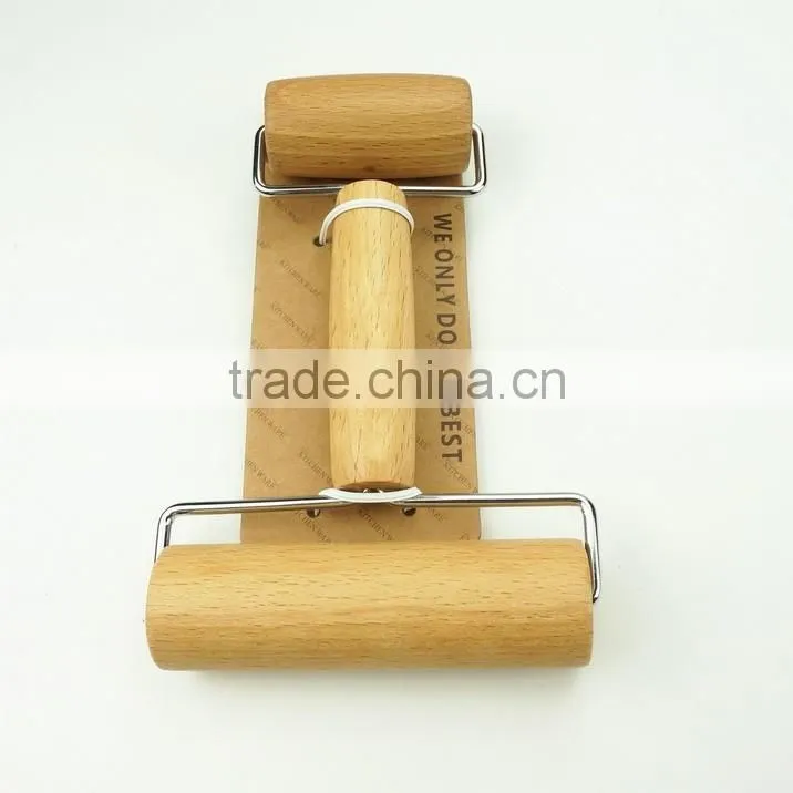 22028 wooden pastry pizza rollers