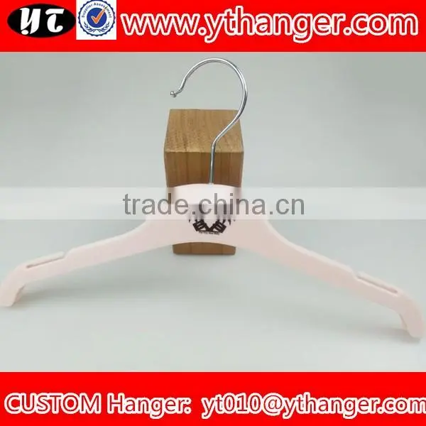 YY0498 blue velvet plastic kids hanger wide shoulder velvet baby coat hanger