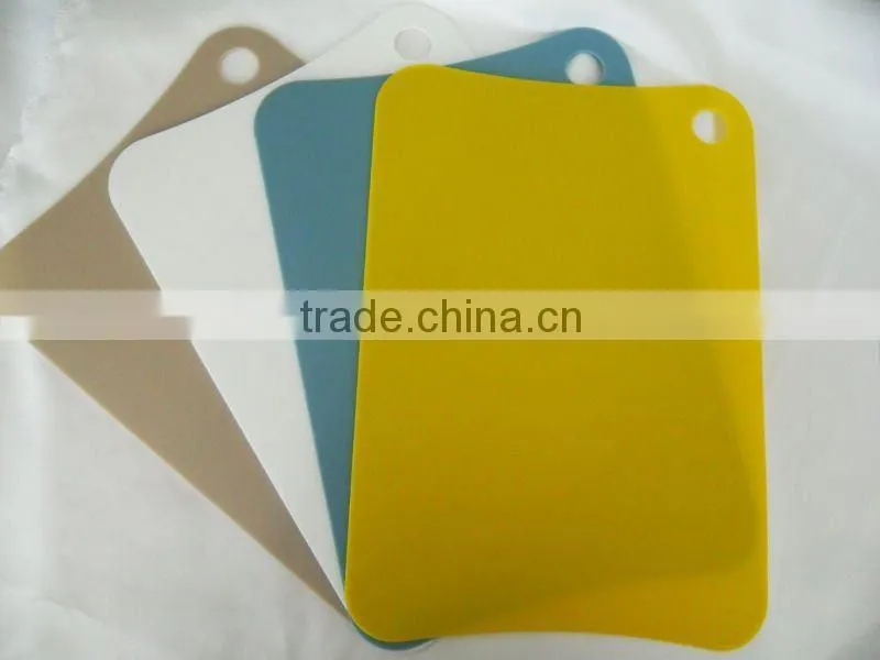 plastic hotest style and cheap pp chopping board set
