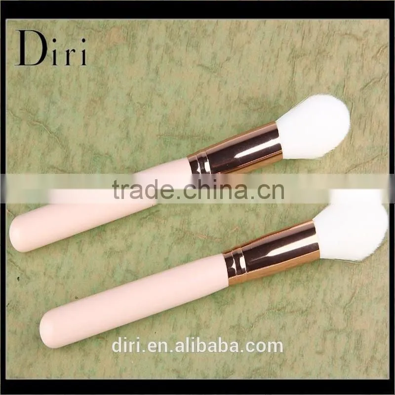 Flame shape wooden handle synthetic hair concealer brush