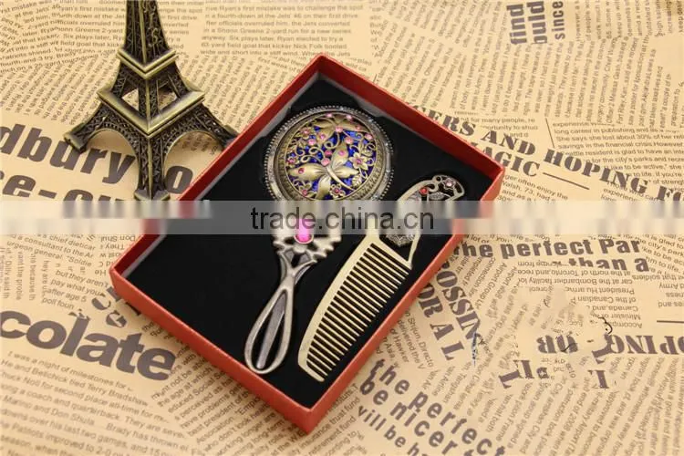 Retro Rhinestone Ladies Makeup Compact Pock Hand Held Mirror Hair Comb Set
