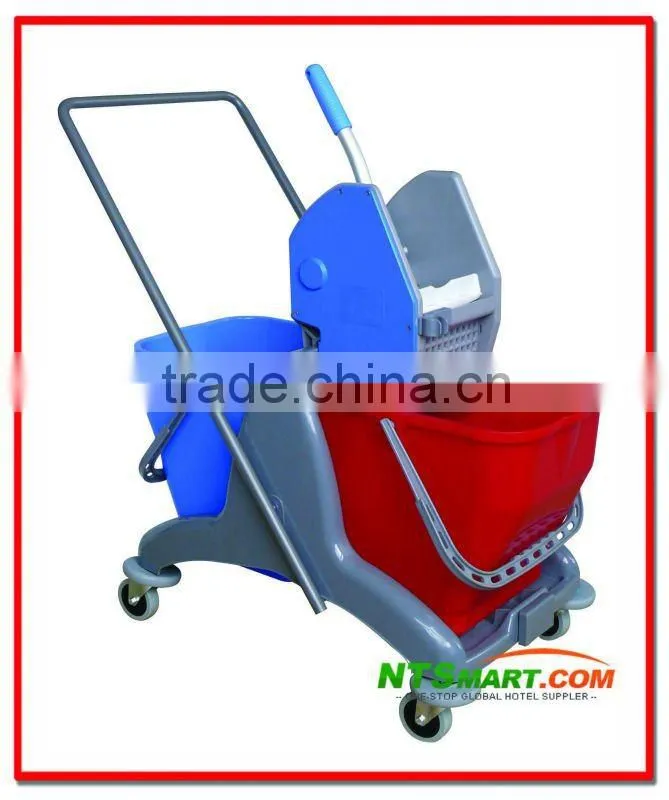 Bucket with Wringer