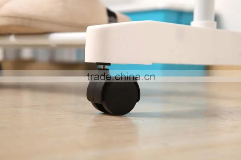 Movable clothes hanger extensions single rod