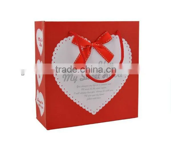 Yiwu wholesale heart design handle retail paper bag