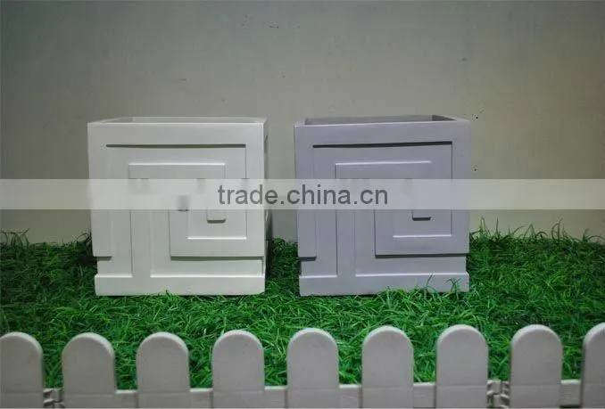 Maze Modern Resin Garden Decoration