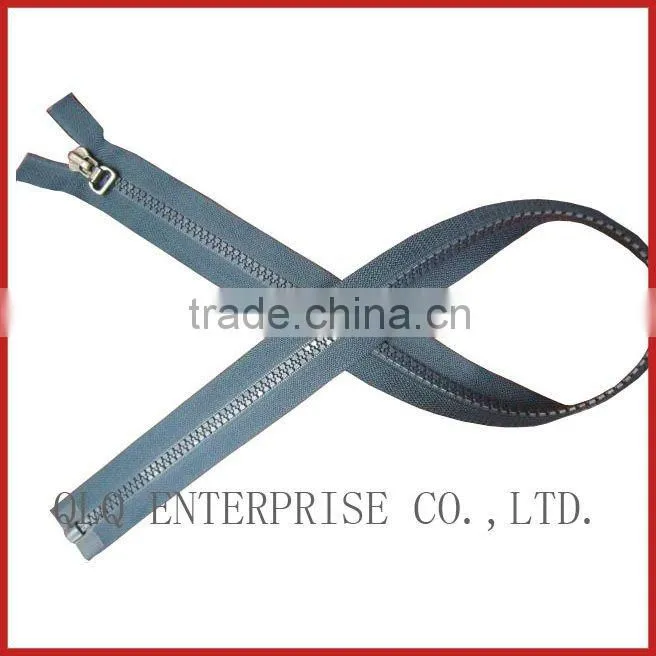 Plastic Finished Zipper with Plated Slider