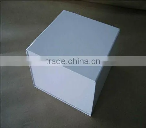 Paper folding small white box with magnet pack for ring, jewelry, cosmetic supplier in Guangzhou China