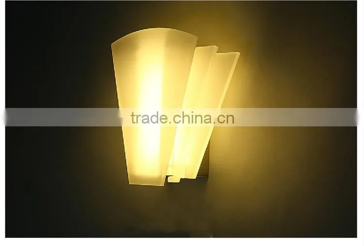 AC 230V Acrylic LED Wall Lamps 12W Small Iron LED Wall Light