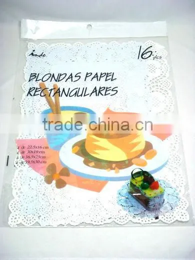 table setting decoration white paper doilies