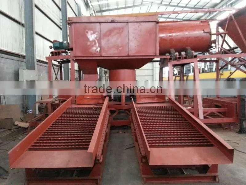Portable pulsating gold sluice box for mining gold