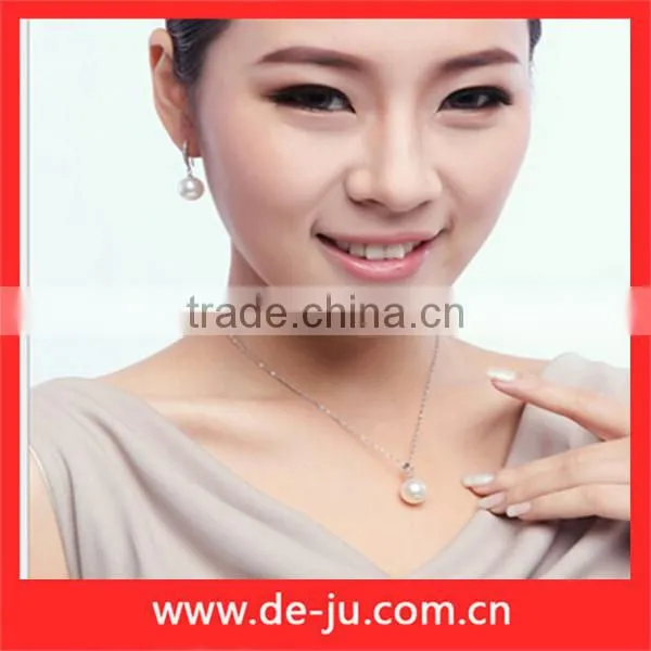 Simply Desgin Pearl Necklace