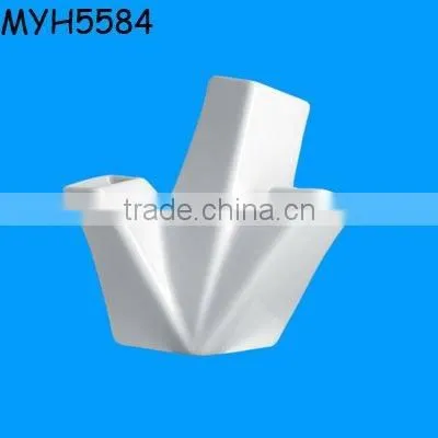 Ceramic flower vase