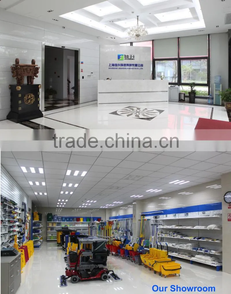Outdoor window cleaning squeegee wiper