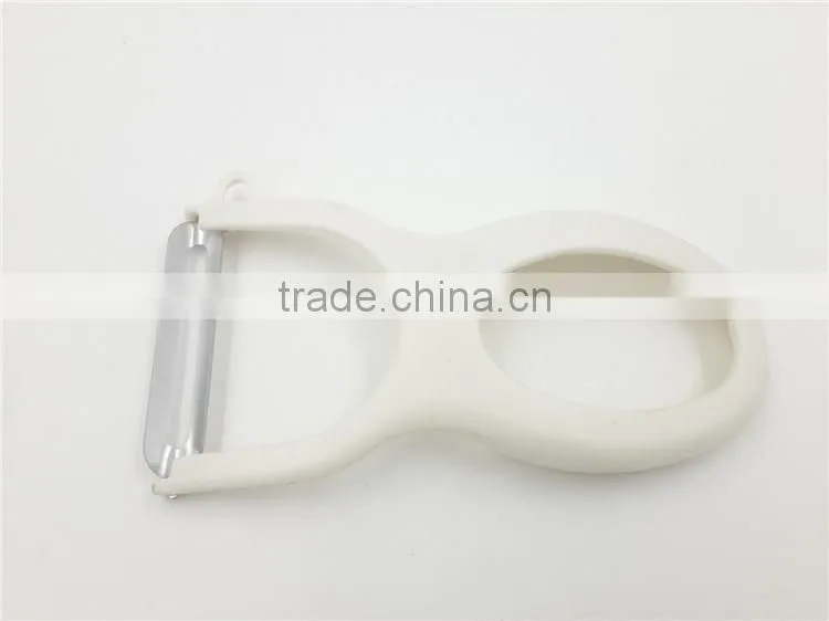Plastic slicer and peeler for vegetable