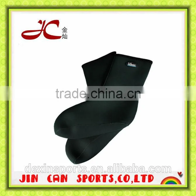 Fashionable waterproof neoprene sand socks for adult