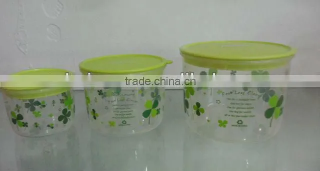 Plastic storage cont ainer