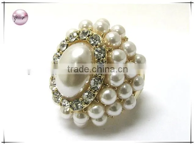Pearl beads and crystal glamorous stretch ring