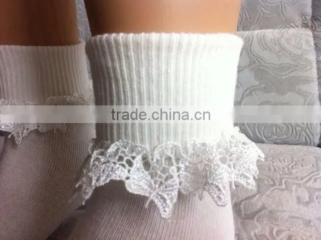 2015 good quality classic white lace design baby socks