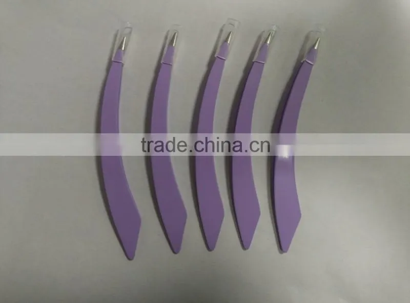 Rounded Tip Type and Eyebrow Use tweezers