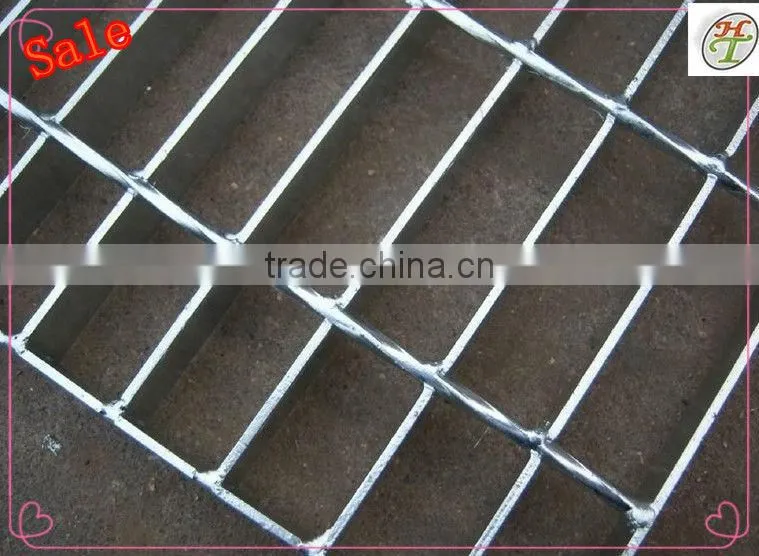 Galvanized Gratings I beam email:fence@apnetting.com