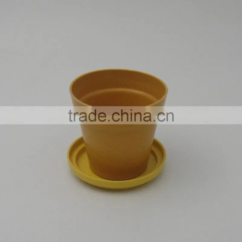Garden flower pot with matching trays (saucers)