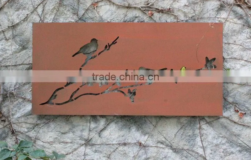 Metal decorative wall plaque