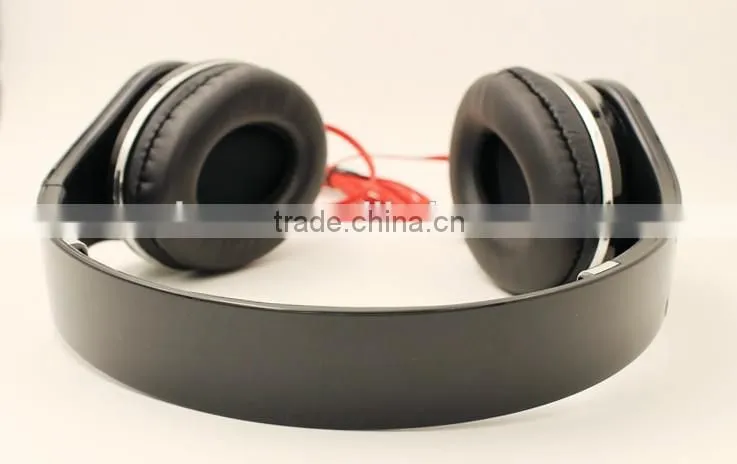 wholesale lightweight hot sale colorful wire earphone
