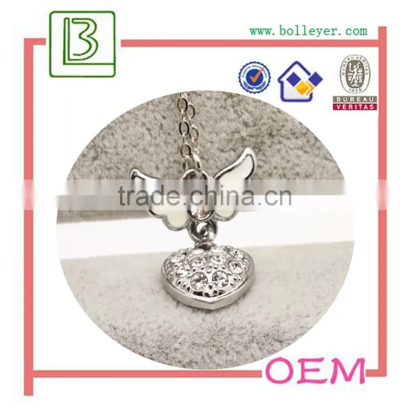 Round Shaped Flower With Diamonds Hollow Out Necklace Gold Jewelry