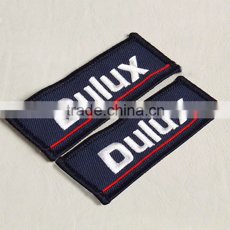 Damask woven label with overlocked embroidery for girls' bell bottom pants