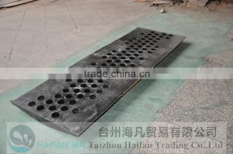 High quality traffic road speed hump for crossing/heavy strength rubber road speed breaker used on road for garage safety