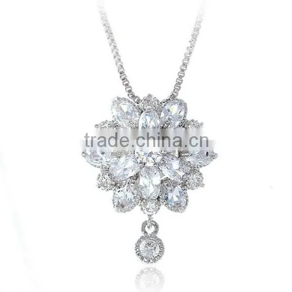 Fashion Delicate AAA Grade Zircon Flower Shaped Pendant Necklaces Wholesale