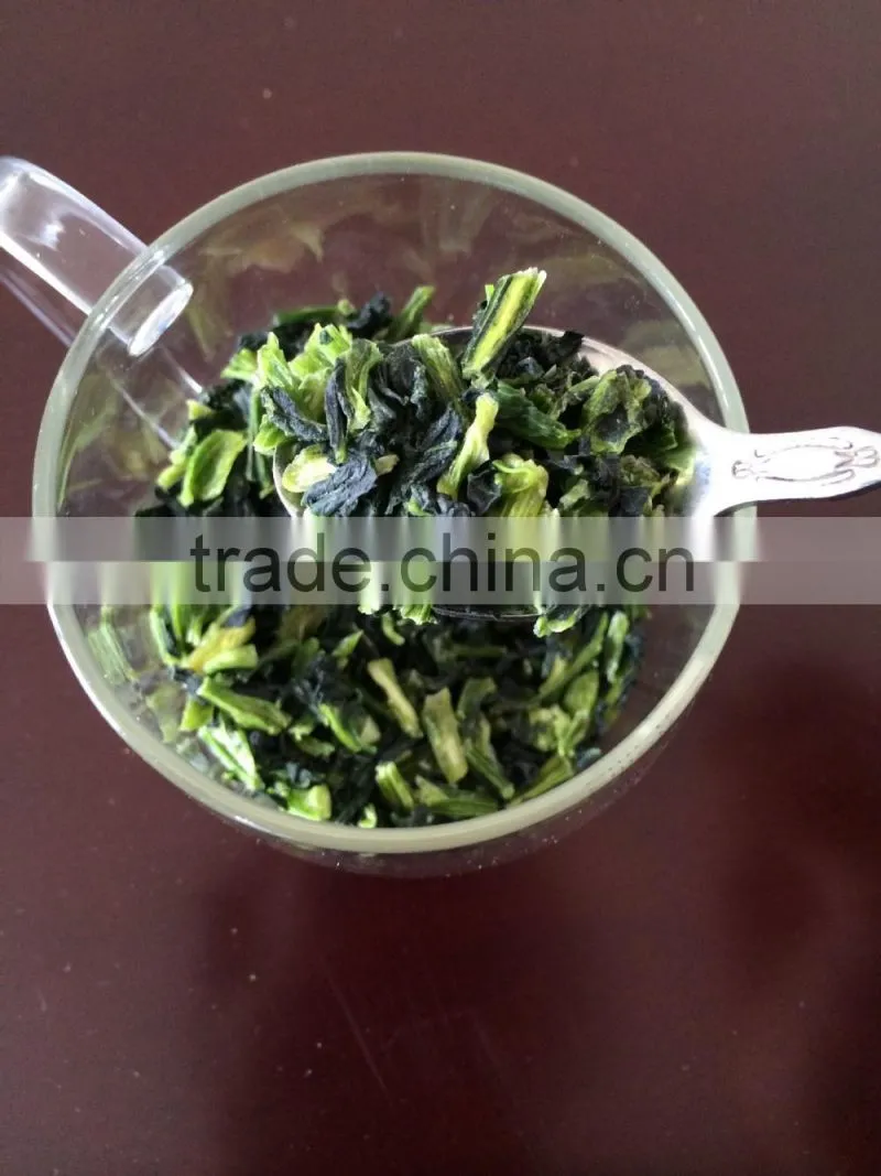Dehydrated green-stalked vegetable