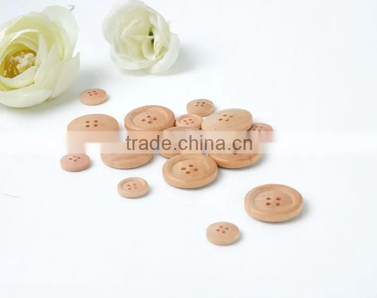 36L 4-holes natural wood coat button