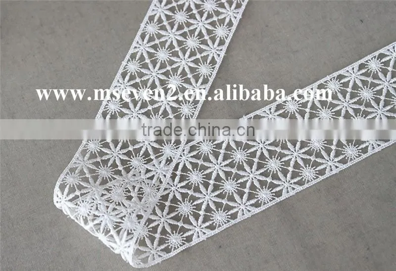 new decoration embroidery lace designs lace in 5cm in white 100% polyester flower pattern embroidery lace trim