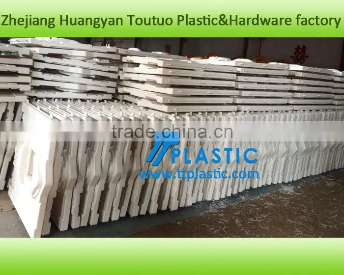 Barricade plastic blowing mold and products
