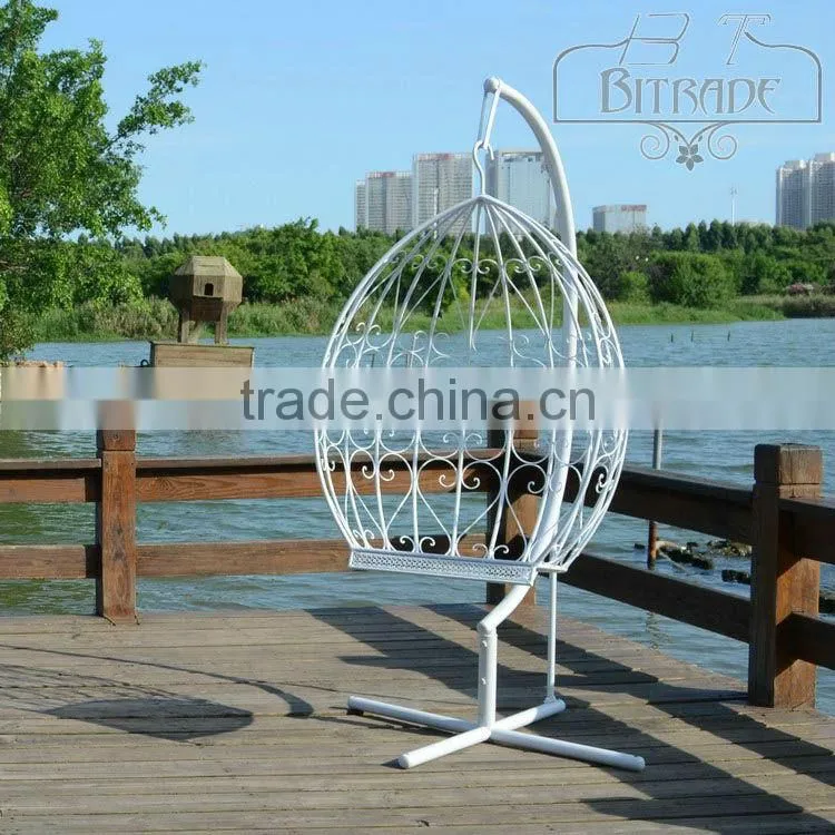 Metal garden cradle