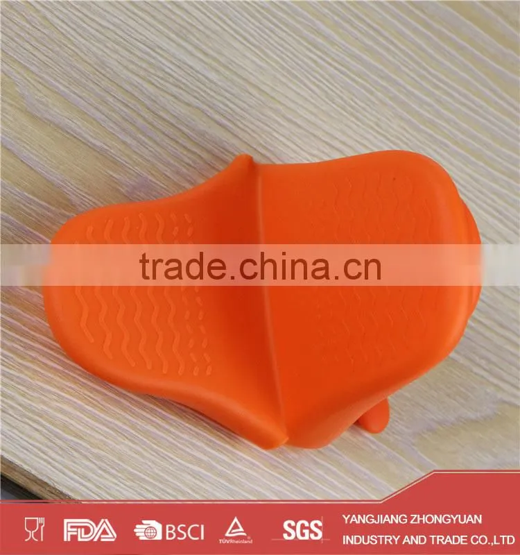 Custom design dog shape silicone household oven glove