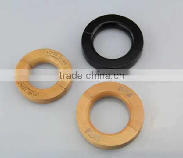 FW-1238 Top quality wood shawl hanger with custom logo