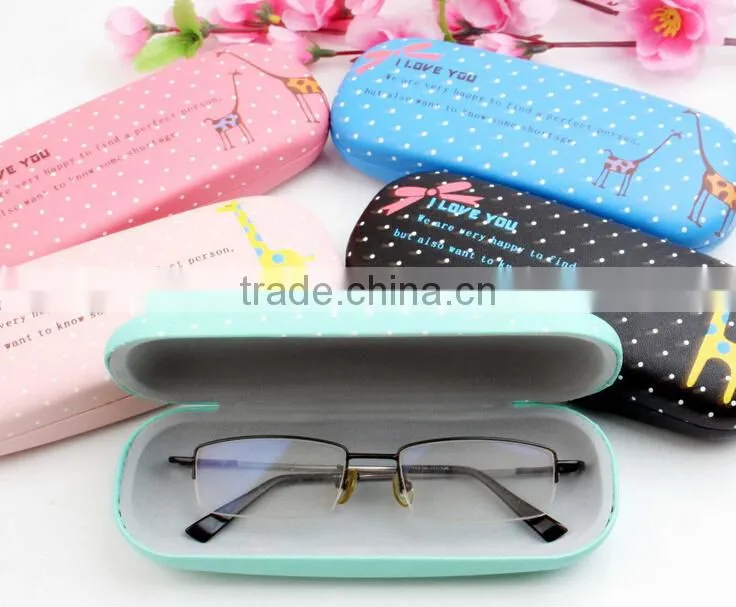Supply fashion cute Cartoon Glasses case