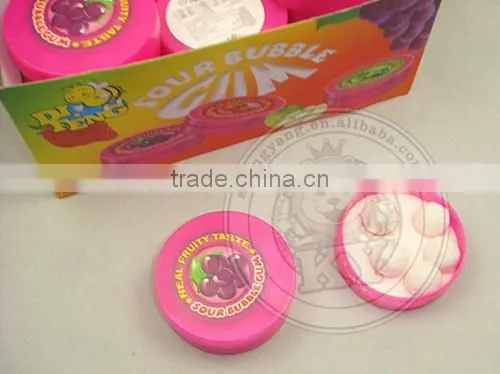 Sour bubble gum with sour powder