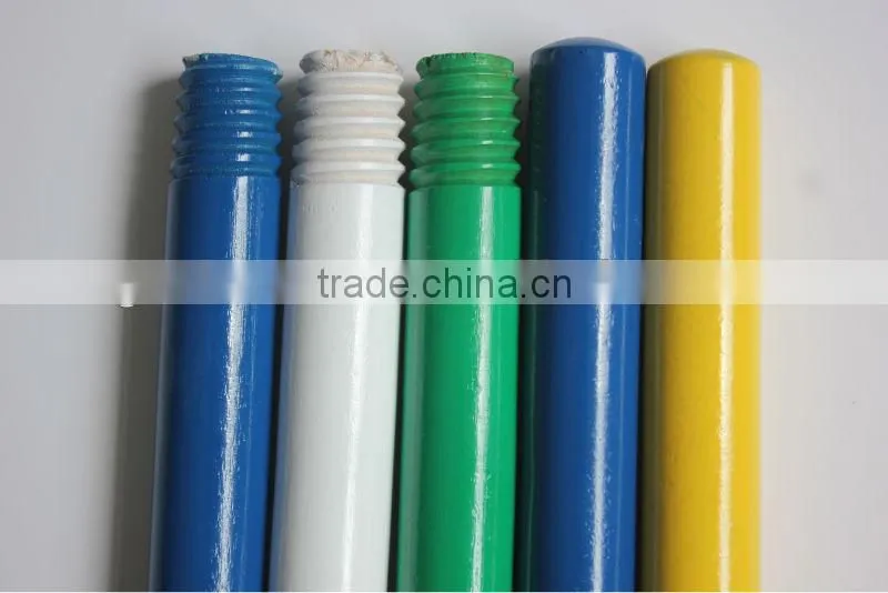 Varnished wooden broom handle with high quality